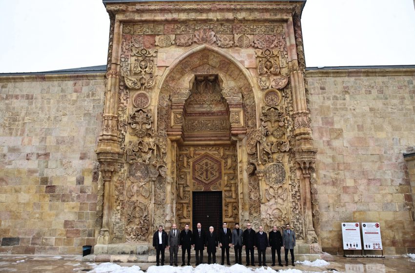  Vali Şimşek, vatandaşlarımızı bu muhteşem tarihi eseri yakından görmeye davet ediyorum