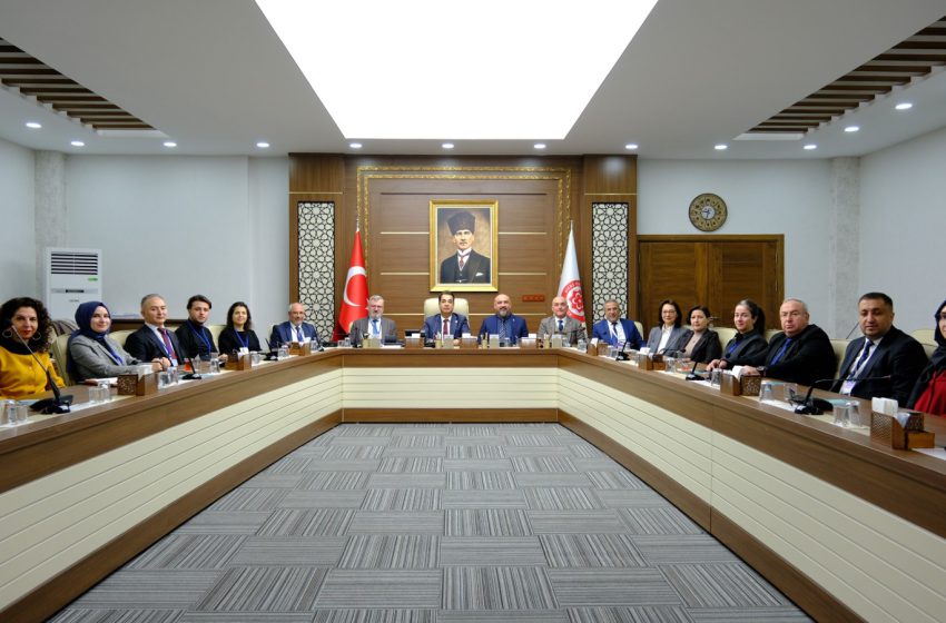  YÖKAK Değerlendirme Takımı Üniversitede