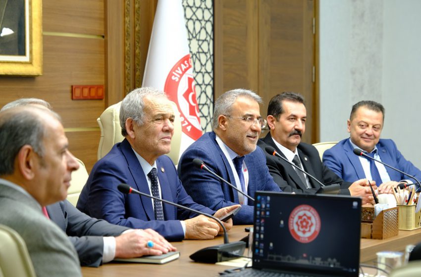  Gazetecilerden Üniversiteye Ziyaret