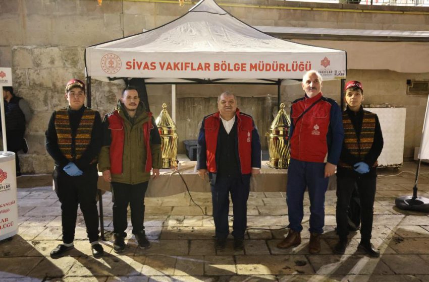  Sivas’ta Regaip Kandil’inde vatandaşlara salep ikramı