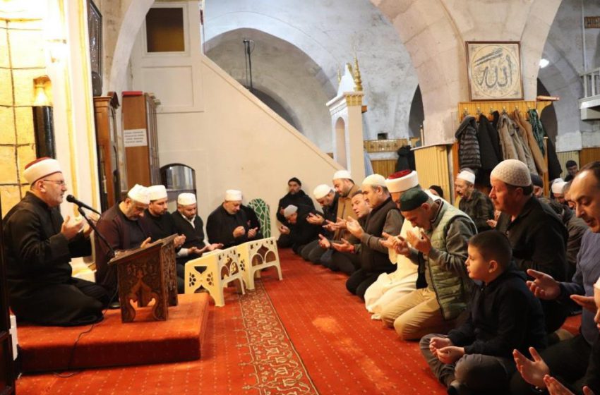  Sivas’ta eller mazlumlar için semaya kalktı