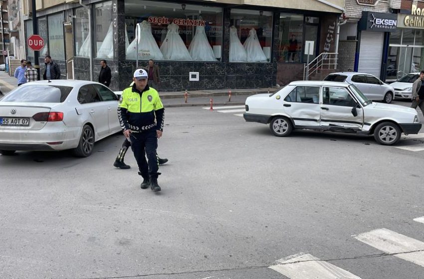  Araçlar çarpıştı, bir kişi yaralandı