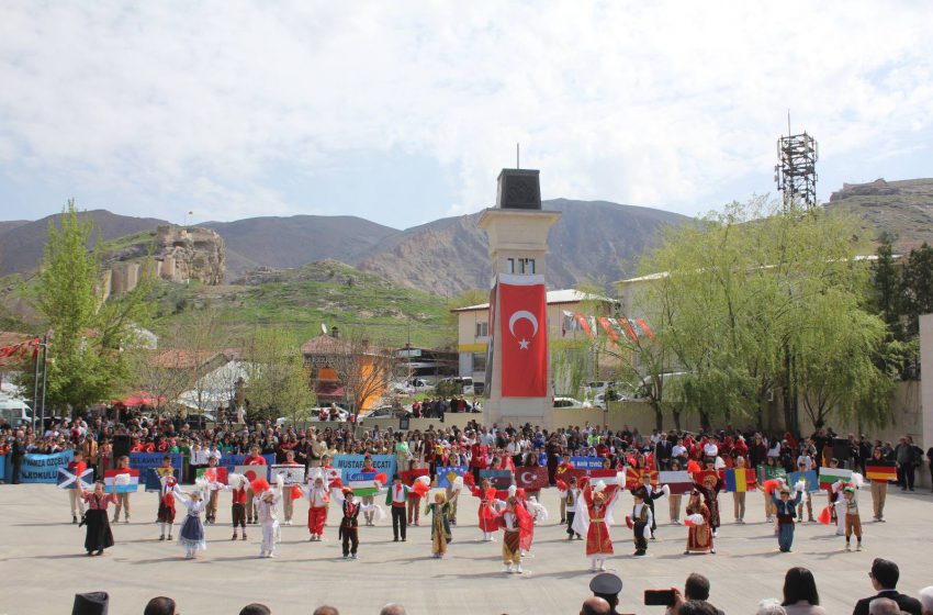  Belediye Başkanı Akbaş,23 Nisan Coşkusunu Hep Beraber Yaşadık