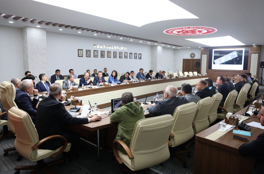  CÜ Araştırma ve Uygulama Hastanesi’nin bağlantı yolları ve altyapı ihtiyaçlarına yönelik değerlendirme toplantısı yapıldı