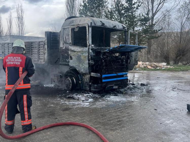  Ekmek kapısı alev alev yandı, sürücünün feryadı yürekleri sızlattı