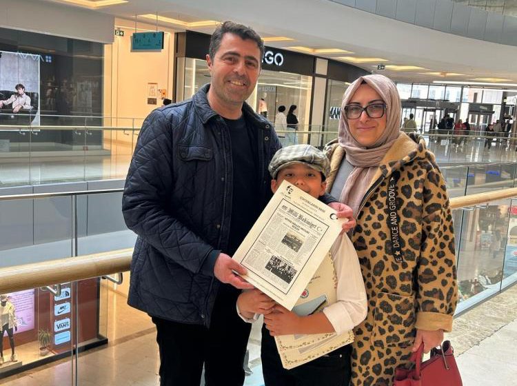  Minikler, 23 Nisan’ı kendi şiirleri ve gazeteleri ile kutladı