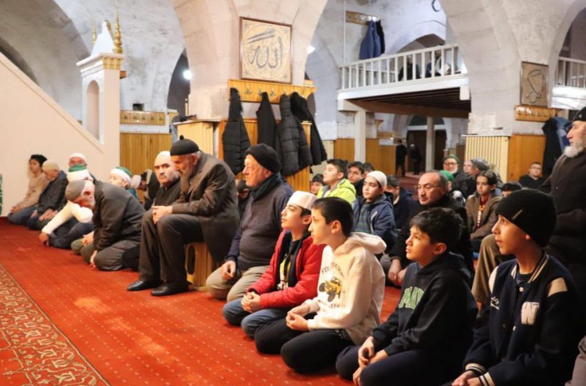  Sivas’ta ortaokul öğrencileri sabah namazında buluştu