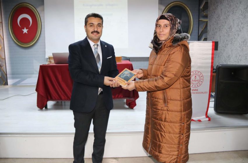  Sivas’ta veliler “Ebeveyn Okulu” kursuna katıldı