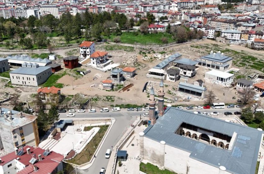 6 farklı döneme ev sahipliği yapan Tarihi Sivas Kalesi turizme kazandırılacak