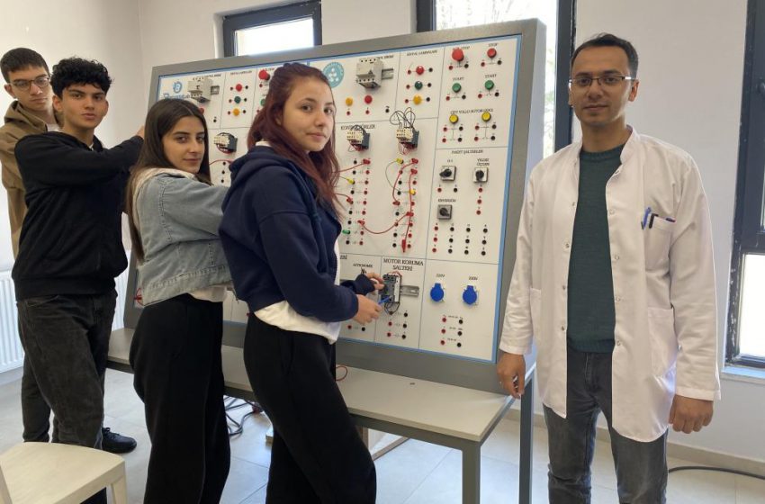 Bu okuldan mezun olan öğrenciler aranan personel oluyor