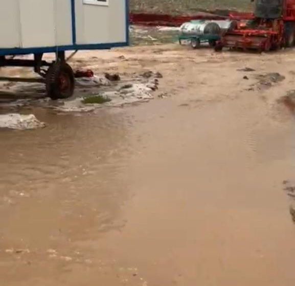  Sağanak ve dolu yağışı sonrası dere taştı