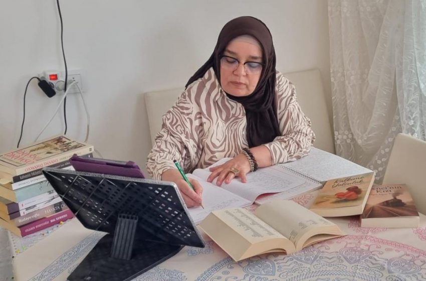 60’ından sonra üniversite mezunu oldu, şimdi iki kitapla okurlarıyla buluşuyor