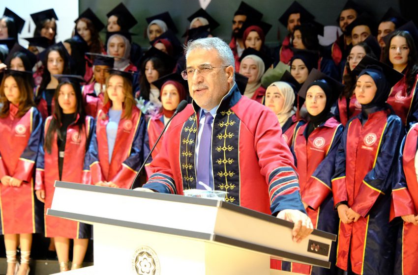  Geleceğin Sağlıkçıları SCÜ’de Mezuniyet Coşkusu Yaşadı