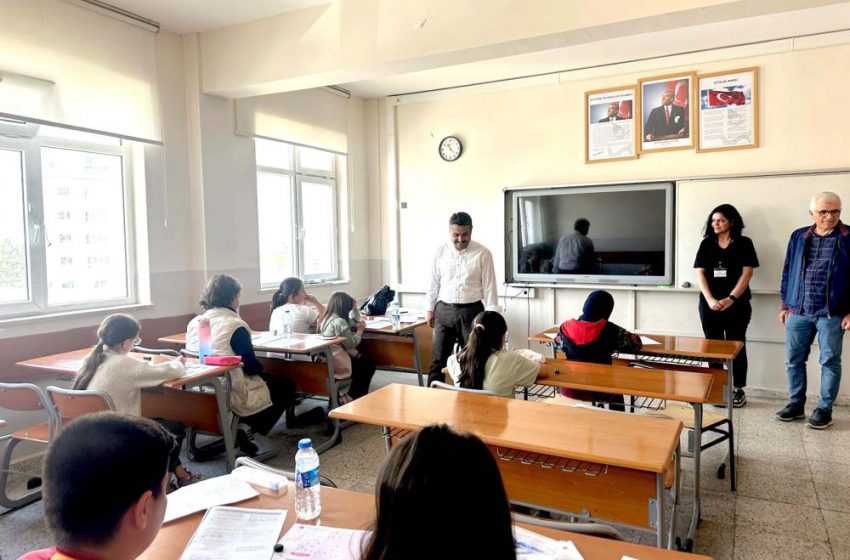  Öğrenciler meslek ortaokuluna girmek için ter döktü