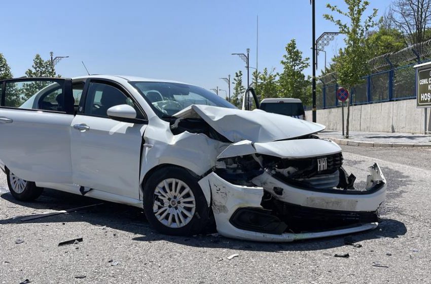 Şerit ihlali hataya neden oldu: 4 yaralı