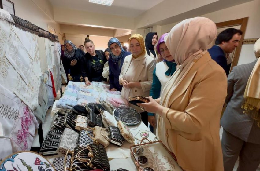 Yıl boyu hazırladıkları ürünleri gururla sergilediler