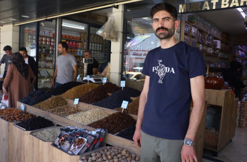  Brandayı keserek kuruyemiş çaldılar
