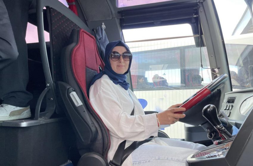  Hayalini gerçekleştirdi, kocası ile aynı otobüste şoförlük yapıyor