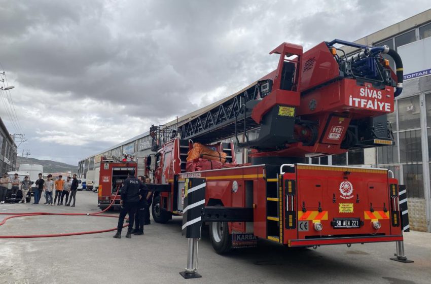  Keresteciler Sitesi’ndeki yangında itfaiye ekiplerinin zamanla yarışı kameralara yansıdı