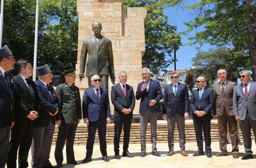  Sivas’ın Simgesi Yenilendi: Atatürk Anıtı Çevresi Düzenlendi
