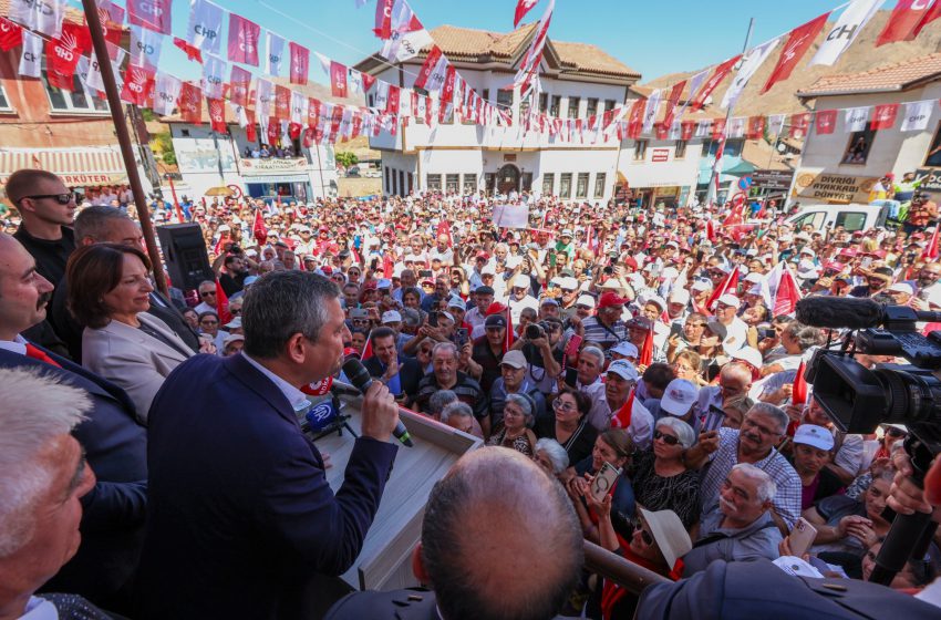  Divriği’de CHP Genel Başkanı Özgür Özel’e Coşkulu Karşılama