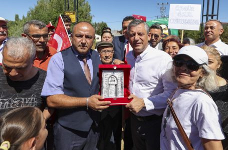 Özgür Özel’e Yalnızsöğüt köyünde Sevgi Seli