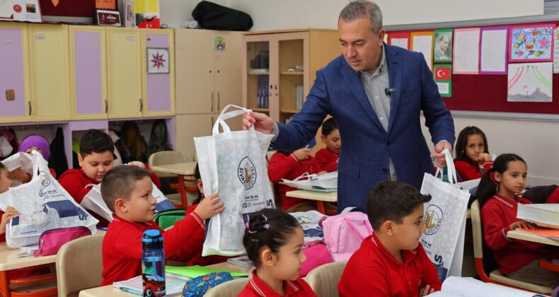  Sivas Belediyesi’nden Öğrencilere 1.500 TL Kırtasiye Desteği