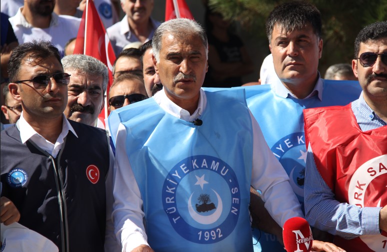  Sivas’ta Memurlar Zam Teklifine Tepki Göstererek İş Bıraktı