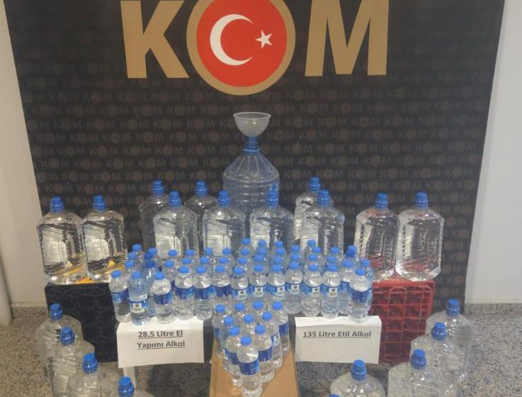  Sivas’ta el yapımı alkol operasyonu: 125 litre etil alkol ele geçirildi