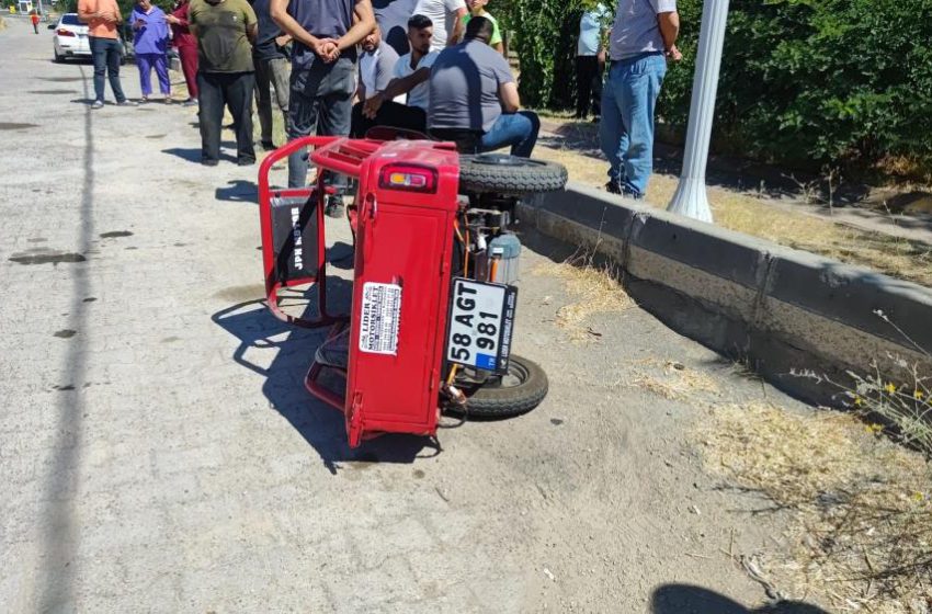  Tırın çarptığı elektrikli motosikletin sürücüsü hayatını kaybetti