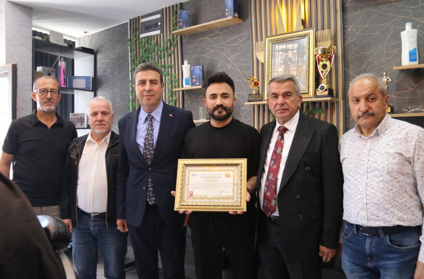  Sivas’ta Duyarlı Kuaför Öğrencilerin Yüzünü Güldürdü