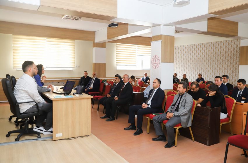  Fatih Erdoğan: “Eğitimin Başarısı Öğretmenlerimizindir”