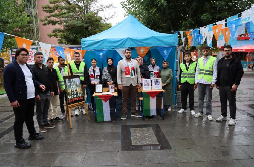  Filistin’de sıraları boş kalan şehit öğrenciler Sivas’ta anıldı