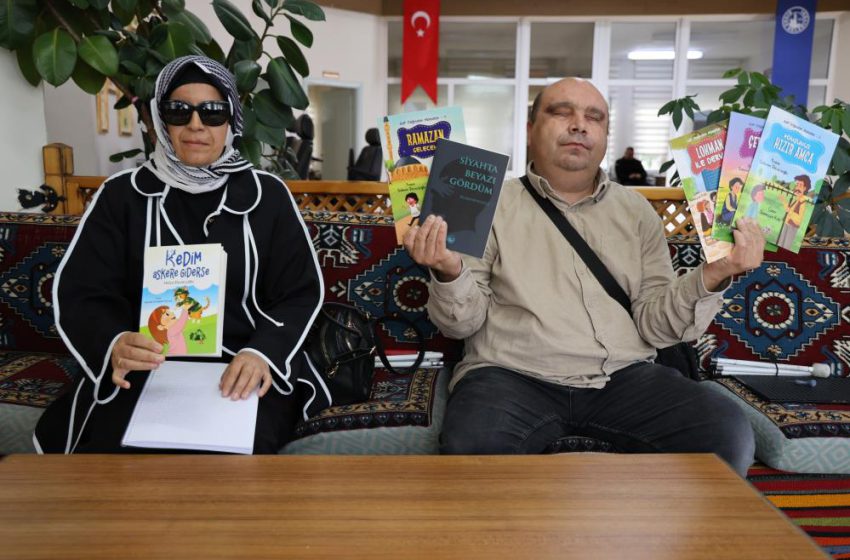  Görme engelli öğretmen 11’inci, kendi gibi görme engelli eşi ise ilk kitabını çıkardı