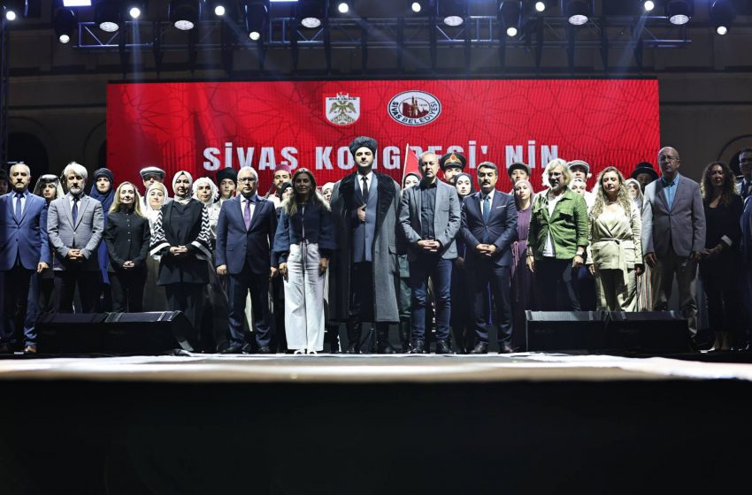  “İrade-i Milliye” Defilesi ile Mustafa Kemal ve Kadın Kahramanlar Anıldı