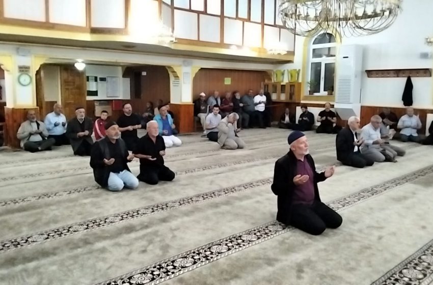 Muhtarlar Derneği’nden Vefa: Ahirete İrtihal Eden Muhtarlar Dualarla Yad Edildi