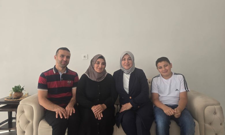  Rukiye Toy’dan Aileye Ziyaret, Çocuklara Kırtasiye Seti