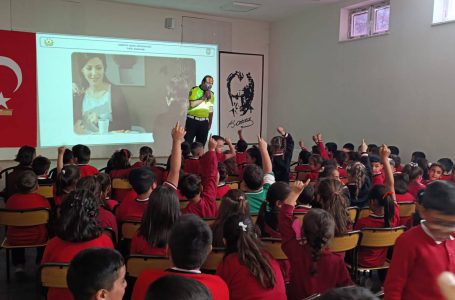 Divriği’de Öğrencilere Trafik Bilgilendirme Semineri Düzenlendi
