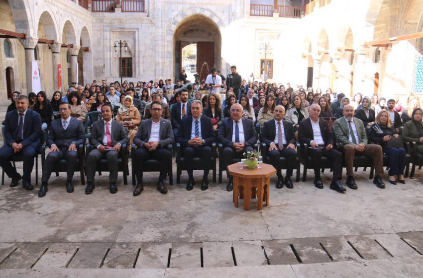  Hukuk Fakültesi öğrencileri dönemin ilk dersini 8 asırlık medresede işledi