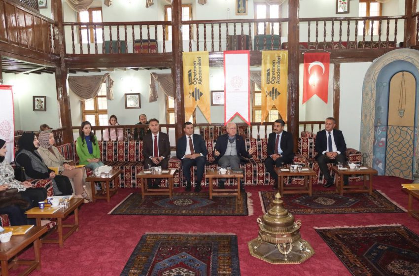  Sivas’ta “Düşünce Akademisi” Programı Yoğun İlgi Gördü