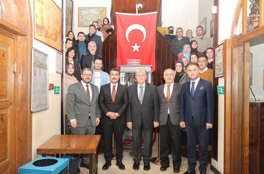  Edebiyat Akademisi’nde “Güzel Türkçemiz” Söyleşisi