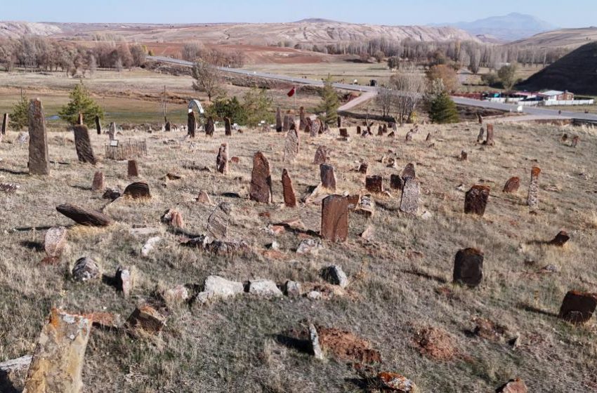  Görüntüsü ile ‘Orhun Kitabelerini’ andırıyor, gerçeği öğrenenler ise hayrete düşüyor