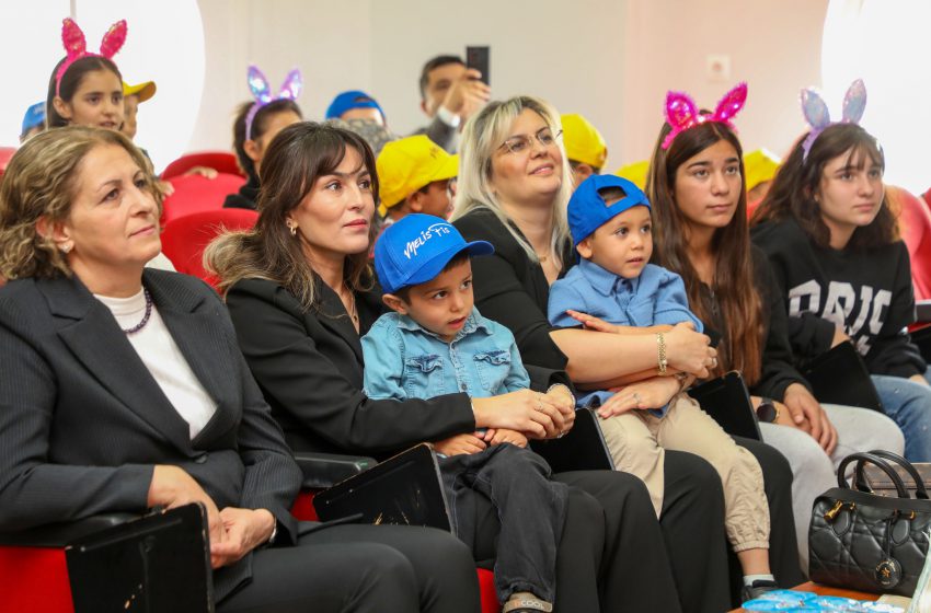  Müzik ve Sevgi Bir Arada: Çocuk Evleri Sitesinde Melis Fis Konseri