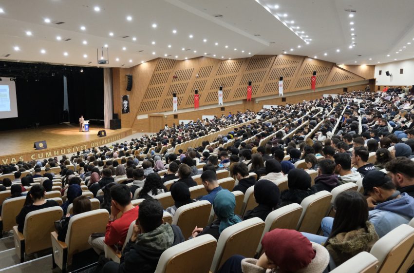  Rektör Şengönül: “Gençlerimizin Potansiyelini Doğru Yönlendirmeliyiz”