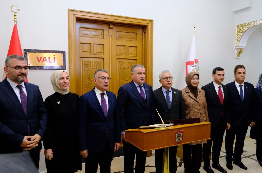  Sivas, Gençlik ve Spor Bakanı Osman Aşkın Bak’ı Karşıladı