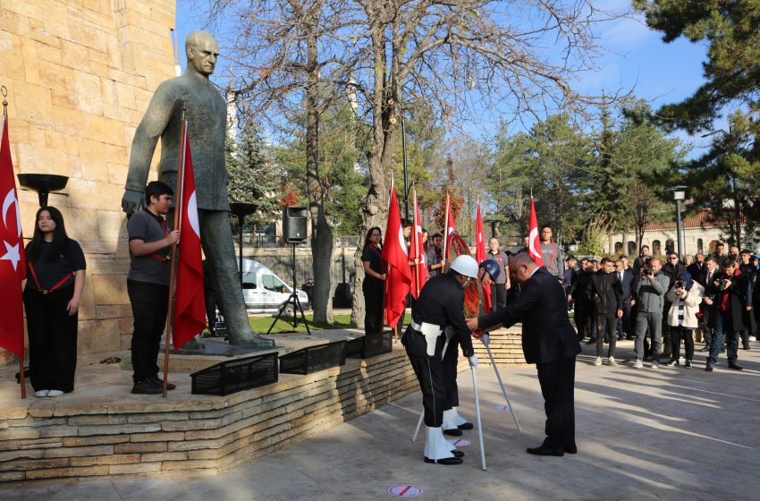  Sivas’ta Atatürk Saygı ve Özlemle Anıldı