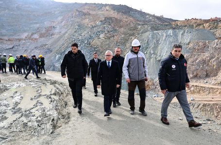 Vali Şimşek, Divriği’deki Maden Göçüğü Bölgesinde İncelemelerde Bulundu