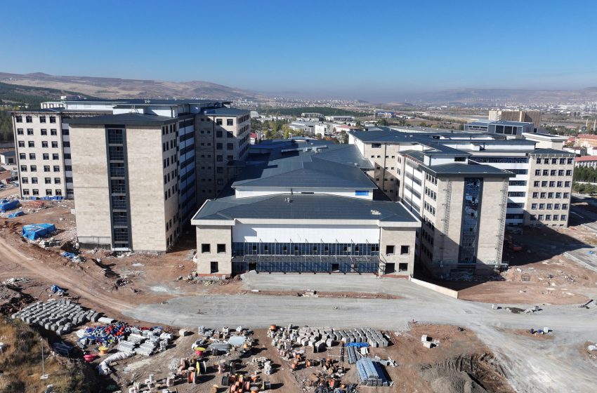  Vali Şimşek: “Yeni Hastane, Bölgenin Sağlık Üssü Olacak”