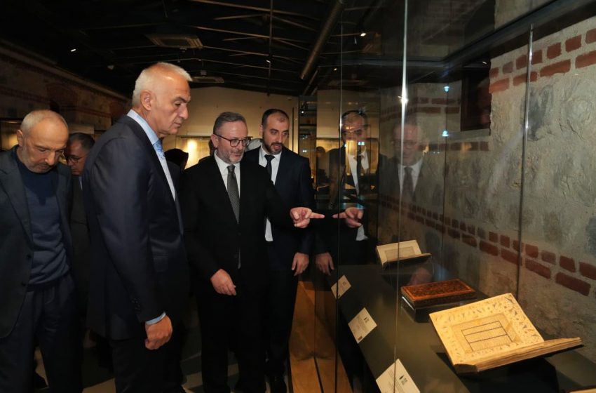  700 yıllık yazma eserler İstanbul’da bir araya geldi