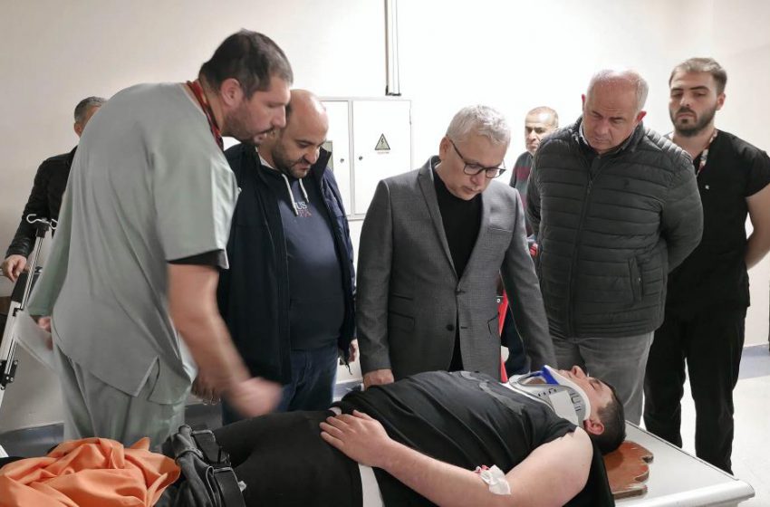  Cezaevi otobüsü kaza yaptı, Vali Şimşek yaralıları ziyaret etti